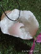 Pendentif lune quartz rose 