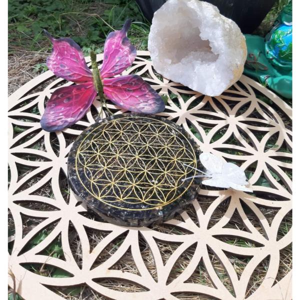 Plateau de rechargement en orgonite obsidienne noire fleur de vie ( 10 cm )