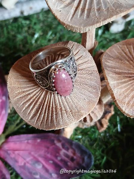 Bague de cocktail ovale en argent sterling avec rhodonite artistique en filigrane