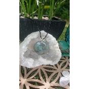 Pendentif rond labradorite grise reflets arc en ciel 