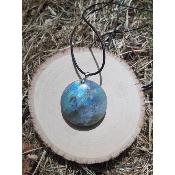 Pendentif rond labradorite grise reflets arc en ciel 