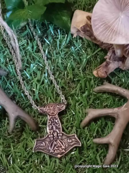 Pendentif   marteau de Thor